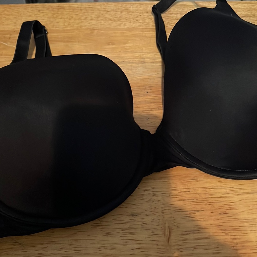 PINK VICTORIA’S SECRET black wire bra 36D. LIKE NEW